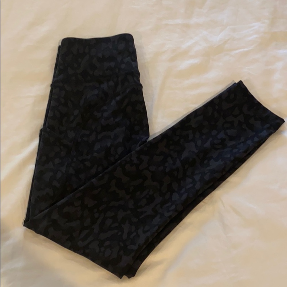 lululemon Invigorate Leggings 23”, size 4, Camo